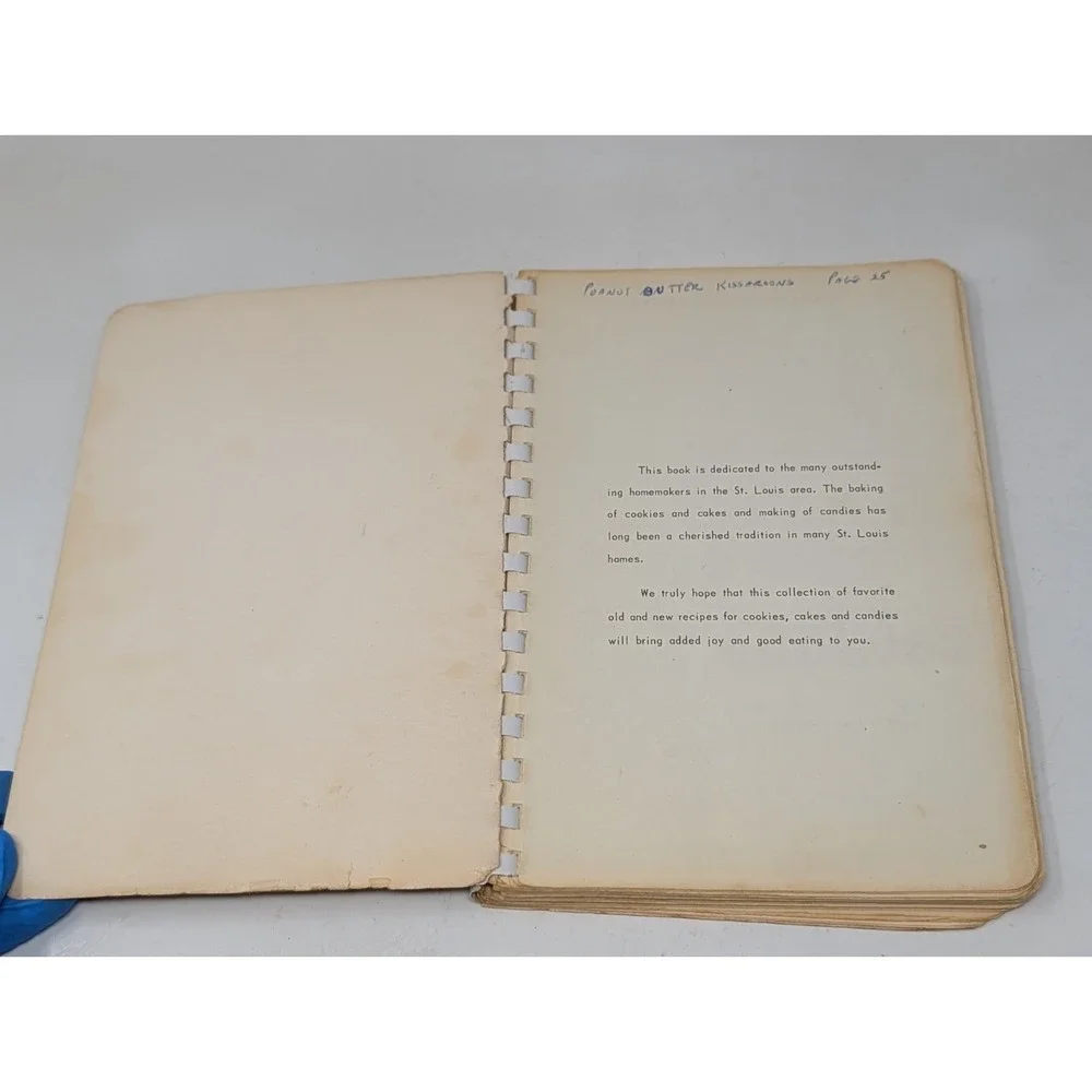 The Laclede Gas Cookie Cake Candy Cookbook St Louis Recipe‎ Book Christmas VTG